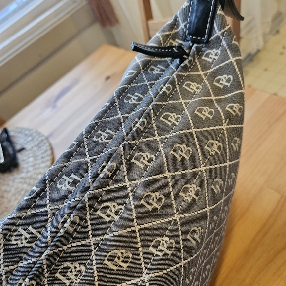 DOONEY & BOURKE Black Cream Logo Leather Canvas East West Shoulder Bag - Picture 4 of 8